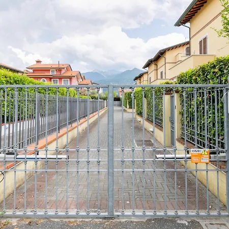 Vicino Al Mare Con Giardino E Parcheggio